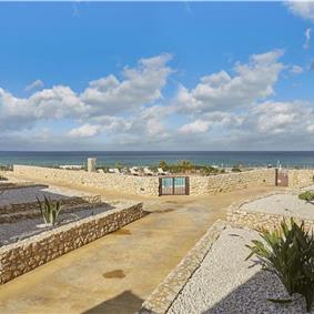 2 bedroom seaside apartments with shared pool, sleeps 4-5